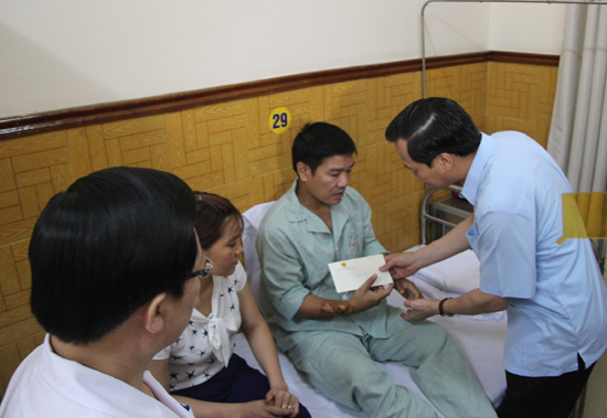 Bộ LĐTBXH thăm, động viên phi công ​Nguyễn Hữu Cường ảnh 3